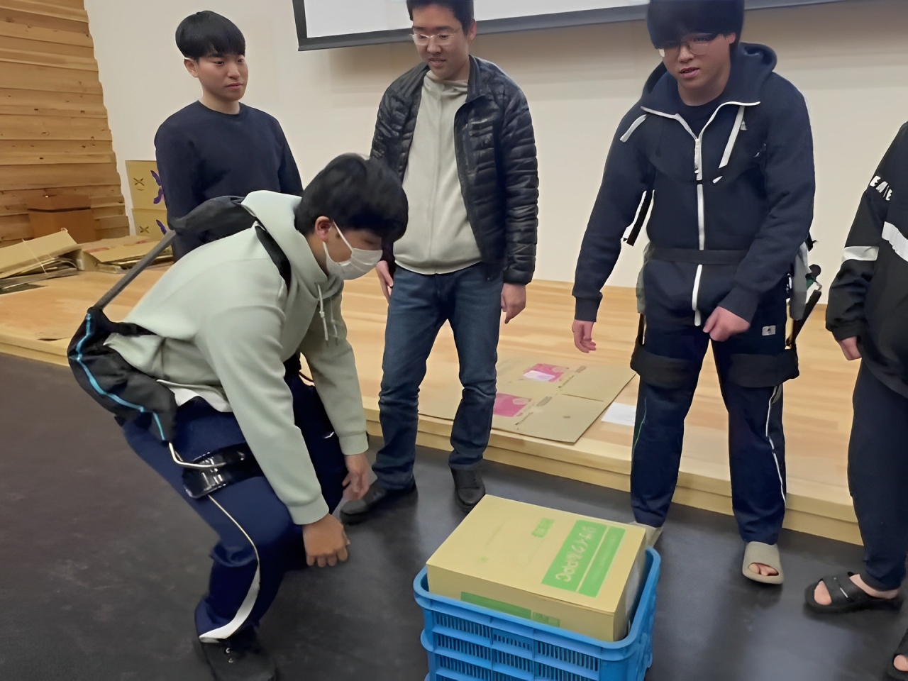アシストスーツ体験で見えた「農業の働き方改革」 東北農林専門職大学附属農林大学校で特別講義を実施