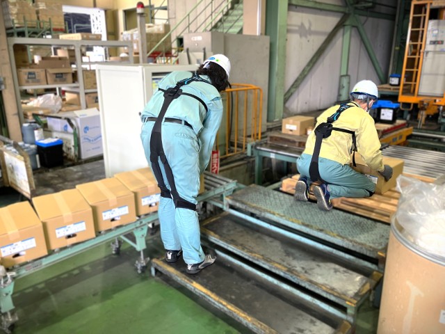 アシストスーツ導入事例(物流)|物流事業所での欠勤減、作業効率向上へ