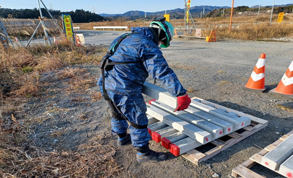 建設土木業でのアシストスーツ利用シーン