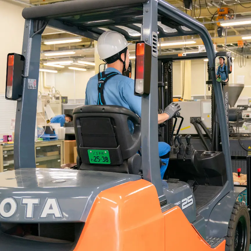 建設現場で作業を行う労働者