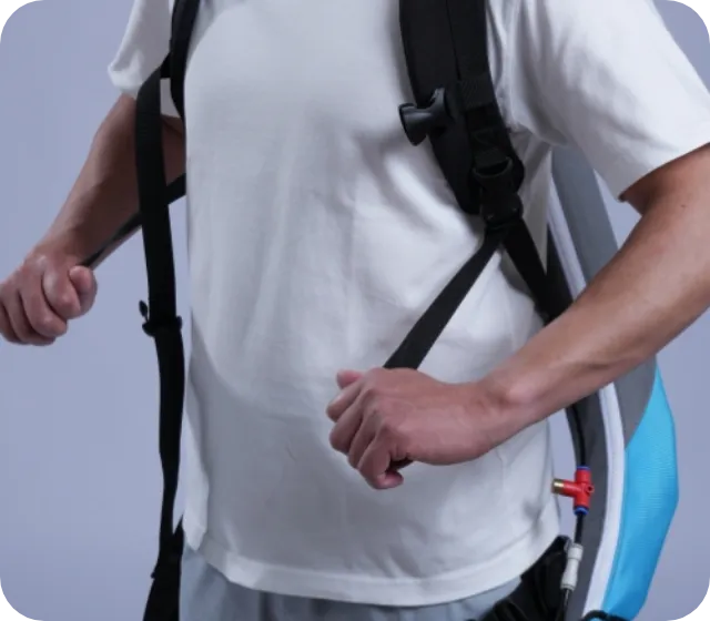 アジャスタを引き上げる様子