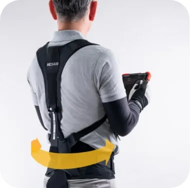 前傾・中腰姿勢での作業を支援する様子