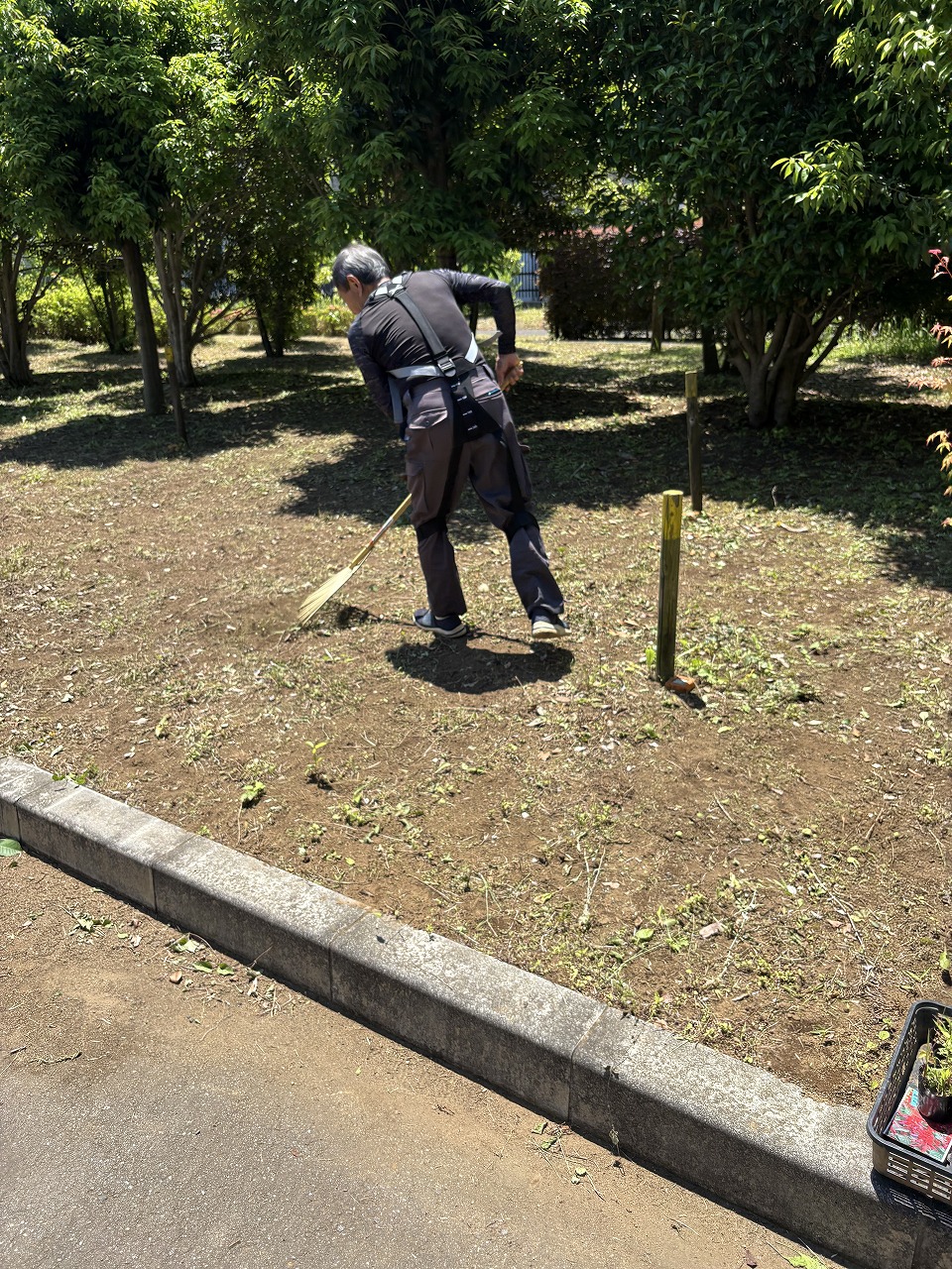 マッスルスーツを装着して作業を行う会員様